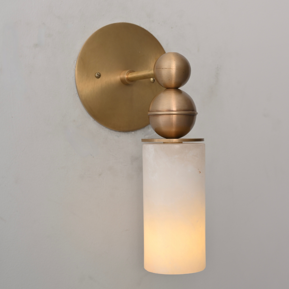 Minimalistic Wall Light Fixture - Brass Sconce