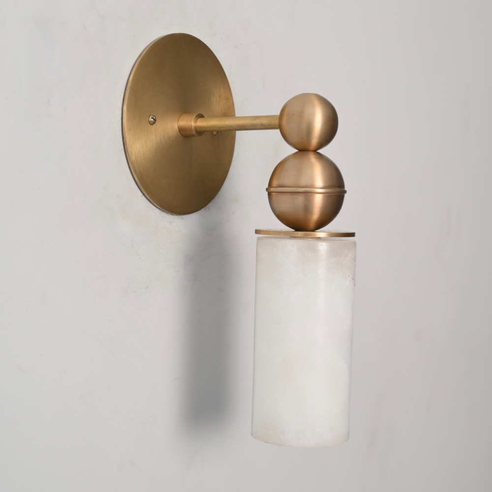 Minimalistic Wall Light Fixture - Brass Sconce