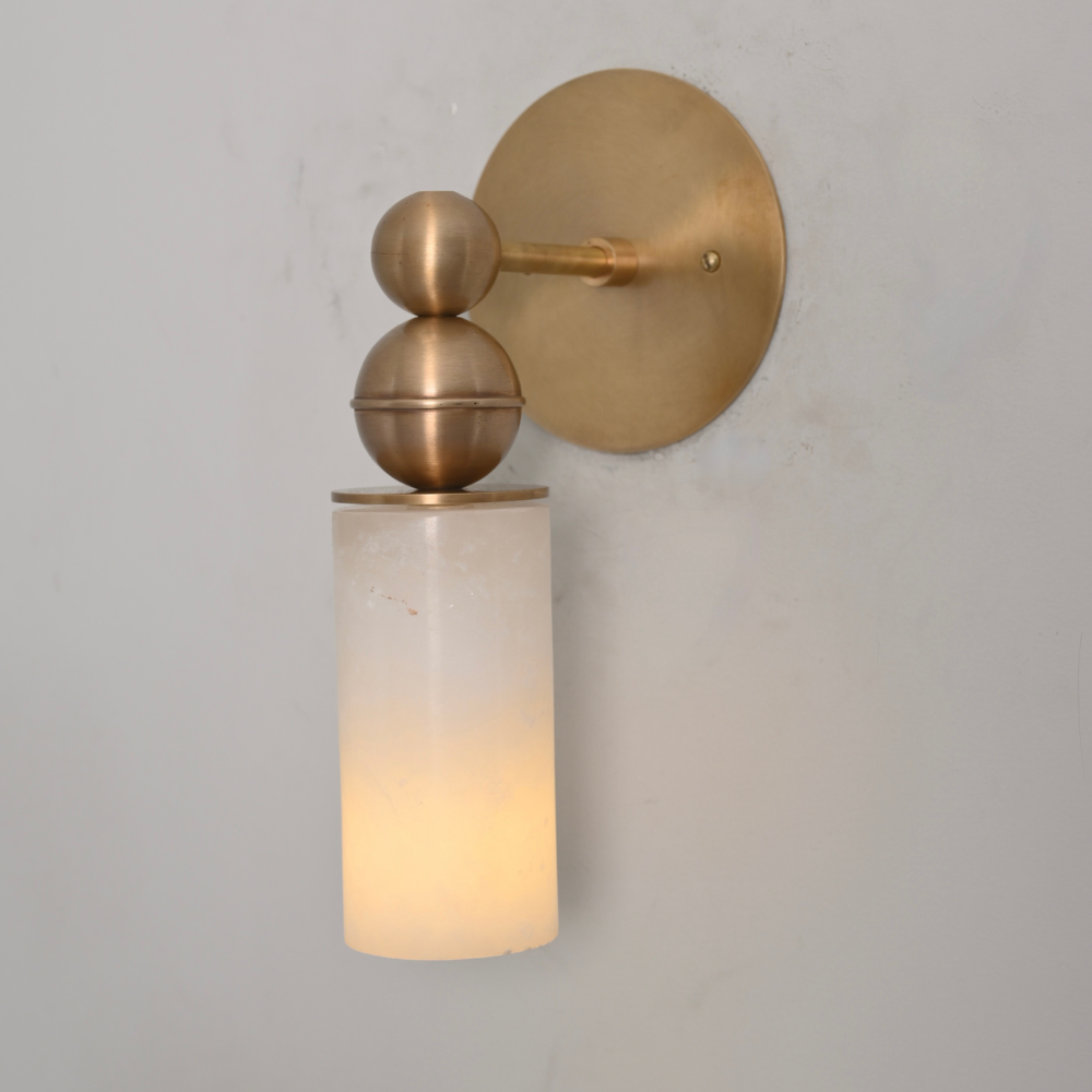 Minimalistic Wall Light Fixture - Brass Sconce